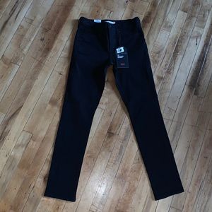 Levi’s 311 shaping skinny jeans size 28x30. NWT
